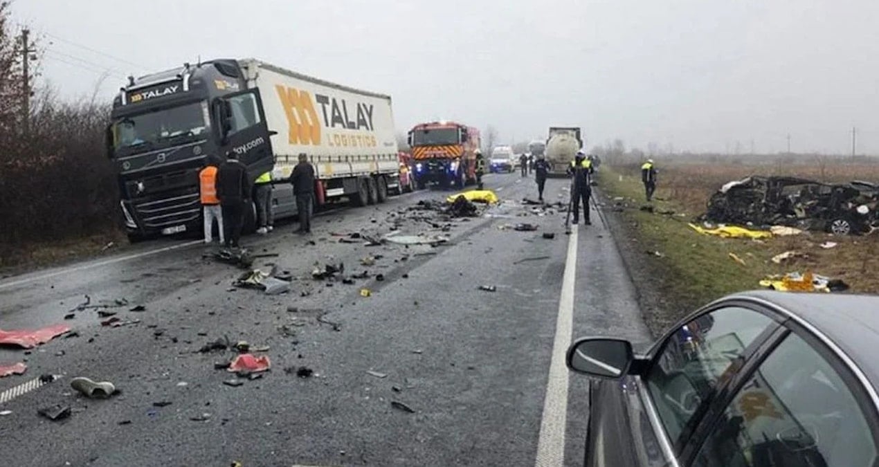 Fransa'ya Giden PAOK Taraftarlarını Taşıyan Araç Kazada 7 Kişi Hayatını Kaybetti
