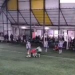 Futbolcunun Boğazına Kaçan Dili, Hakem Tarafından Kurtarıldı