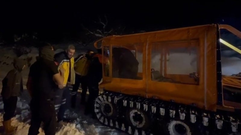 Gaziantep'te Karla Kaplı Yolda Hasta Kadına AFAD Ekipleri Ulaşarak İlk Müdahaleyi Yaptı