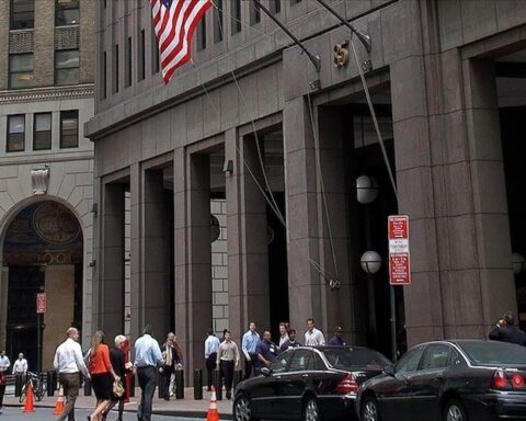 Goldman Sachs, S&P 500 için 2026 sonu beklentilerini artırdı