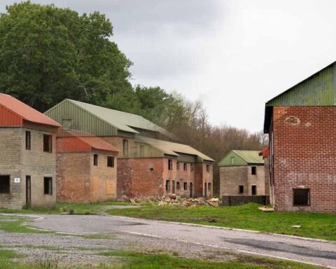 Imber köyü, savaşın izleriyle yılda sadece 12 gün ziyaretçilerine açılıyor