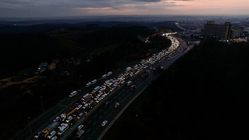İstanbul'da İETT otobüsleriyle zincirleme kaza: 5 kişi yaralandı