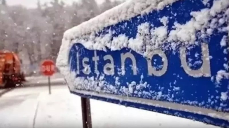 İstanbul'da Yarışan Kar Yağışıyla Okul Tatil Durumu Belirsizliğini Koruyor