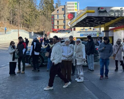 İsviçre'de Yılbaşı Kutlamalarında Çıkan Yangında 40 Kişi Hayatını Kaybetti, 115 Yaralı Var