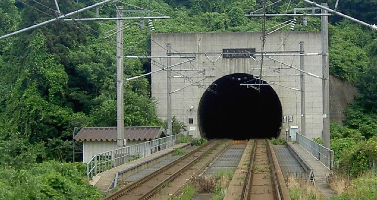 İsviçre’nin Yeni Demiryolu Hattı, 8 Şehri ve 2 Ülkeyi Birbirine Bağladı