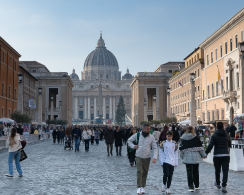 İtalya'nın İçinde Var Olan İki Egemen Micro Devlet: Vatikan ve San Marino