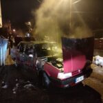 Karabük'te park halindeki otomobil alev aldı, itfaiye müdahale etti