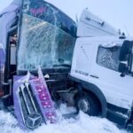 Kars'ta Yolcu Otobüsü Kamyona Çarptı, 9 Yaralı Hastaneye Kaldırıldı