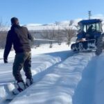 Kayseri'de Kar Eğlencesi: Traktörle Snowboard Keyfi