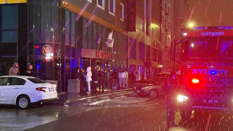 Kayseri'de Otel Bodrumunda Yangın Çıktı, Panik Yaşandı