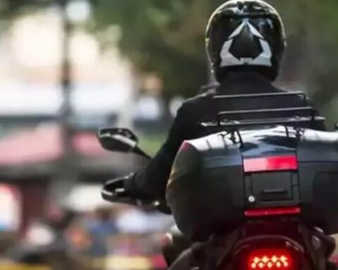 Kocaeli'de Şiddetli Fırtına Nedeniyle Motosiklet ve Motokuryelere Trafik Yasağı Getirildi