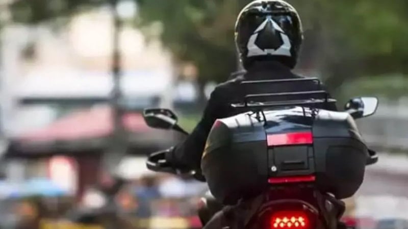 Kocaeli'de Şiddetli Fırtına Nedeniyle Motosiklet ve Motokuryelere Trafik Yasağı Getirildi