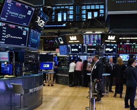 Küresel Piyasalarda Fed'in Faiz Kararı ve Jeopolitik Riskler Tedirginliği Artırıyor