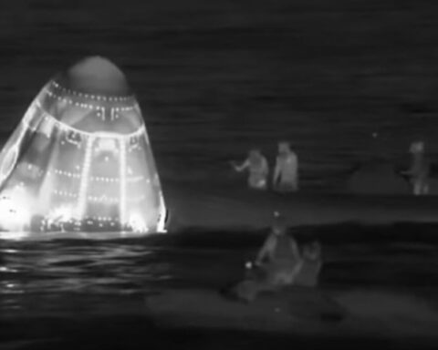 NASA, Sağlık Sorunu Nedeniyle Uzaydan Acil Olarak İndirilen Astronotu Dünyaya Getirdi