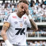 Neymar, Santos ile sözleşmesini 2026'ya kadar uzattı