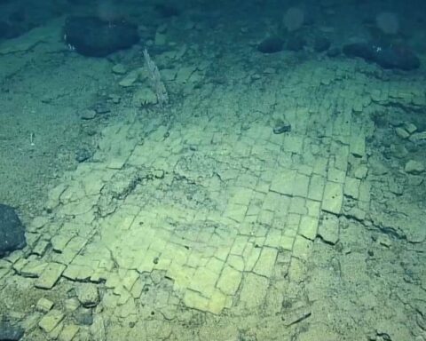 Okyanus Diplerinde Doğal Oluşumlar: Atlantis Efsanesi Mi Gerçekleşiyor?