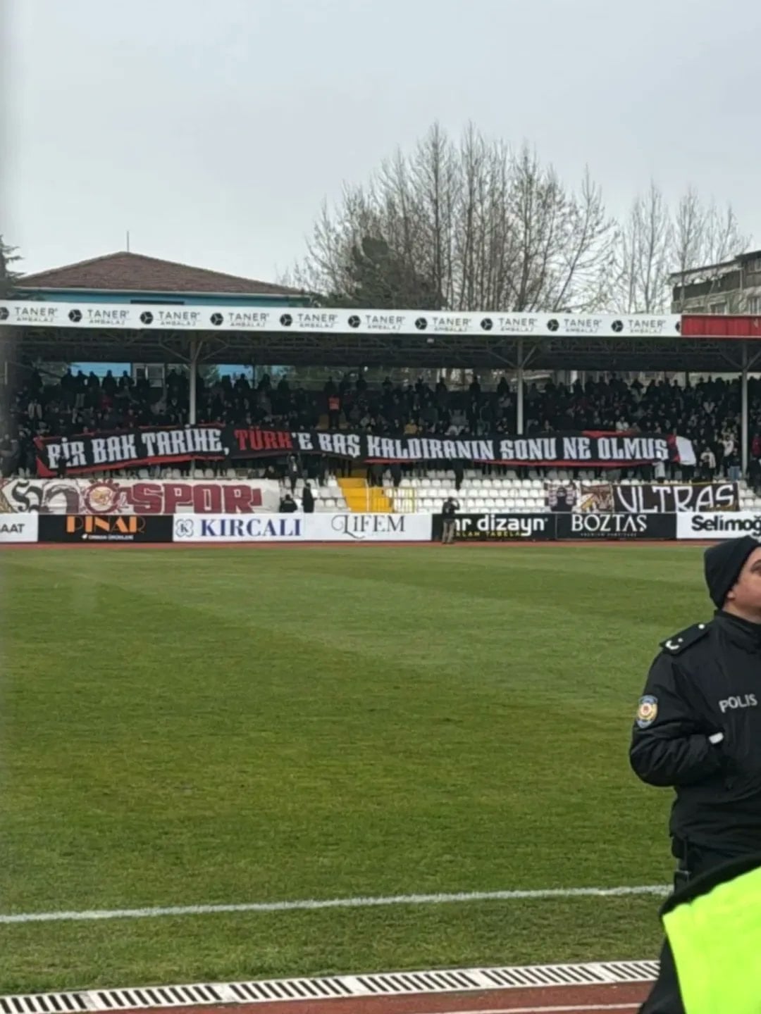 Pankart krizi, futbol maçında siyaseti gündeme getirdi