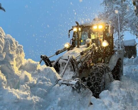 Rize'de Yoğun Kar Yağışı Nedeniyle 63 Köy Yolu Ulaşıma Kapandı