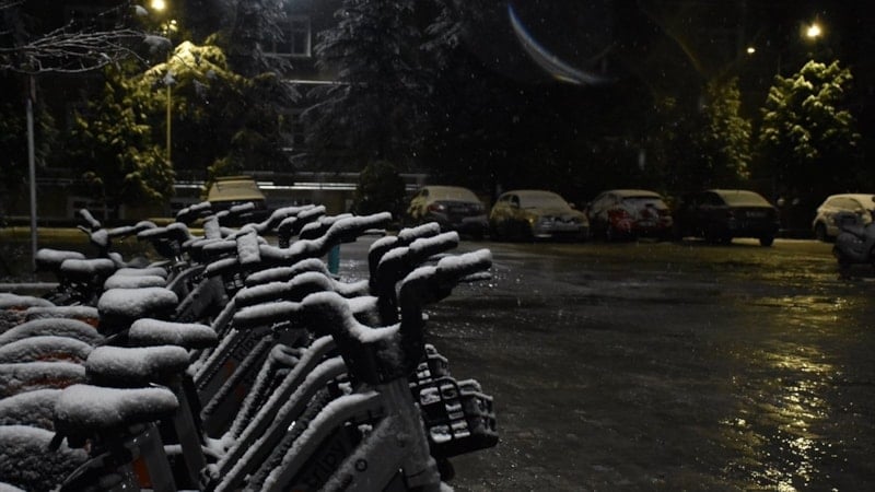 Sakarya'da Akşam Saatlerinde Başlayan Kar Yağışı Etkili Olmaya Devam Ediyor