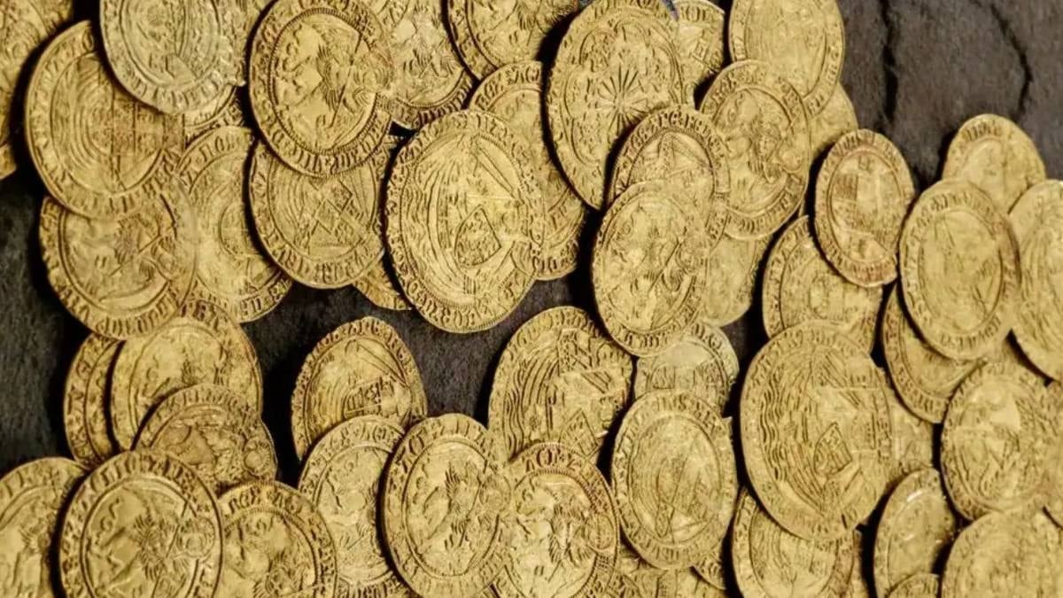 Tadına doyamaz bir define: İngiltere'de 500 yıllık altın sikkeler bulundu