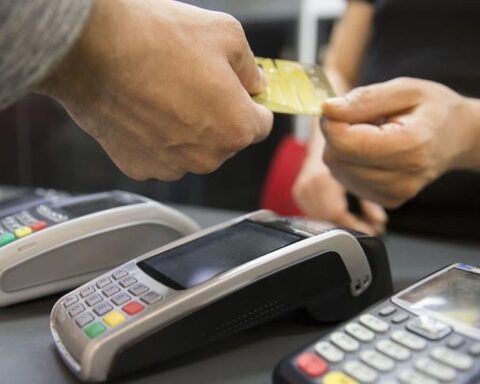 Temassız ödemelerde yeni işlem limiti 15 Ocak'tan itibaren 2 bin 500 lira oluyor