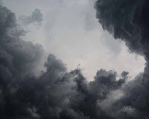 Yeni Fırtına Dalgası Elektrik Kesintilerini Artıracak Tehditleri Beraber Getiriyor