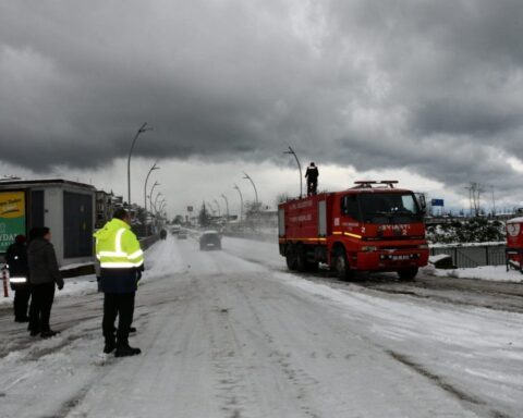 Zonguldak'ta karla mücadelede deniz suyu kullanımıyla yeni bir yöntem geliştirildi
