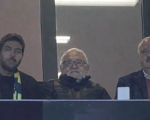 87 Yaşındaki Fenerbahçe Üyesinin İlk Maç Deneyimi