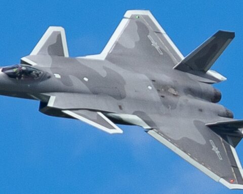 ABD ve Çin Uçakları Güney Kore Açıklarında Karşılaşıyor