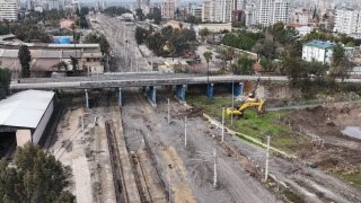 Adana'da Kasım Gülek Köprüsü, Hızlı Tren Projesi Kapsamında Yıkılıyor