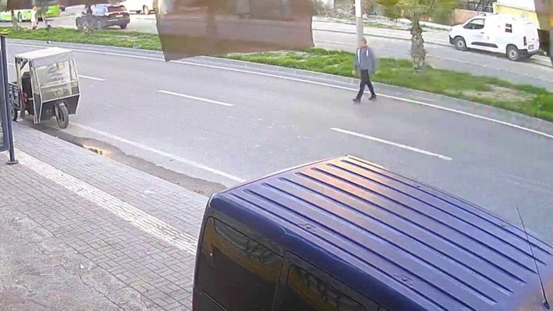 Adana'da motosikletin çarptığı yaya hastaneye kaldırıldı