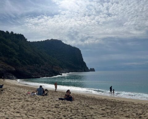Alanya'da Şubat ayında yazdan kalma günler yaşanıyor