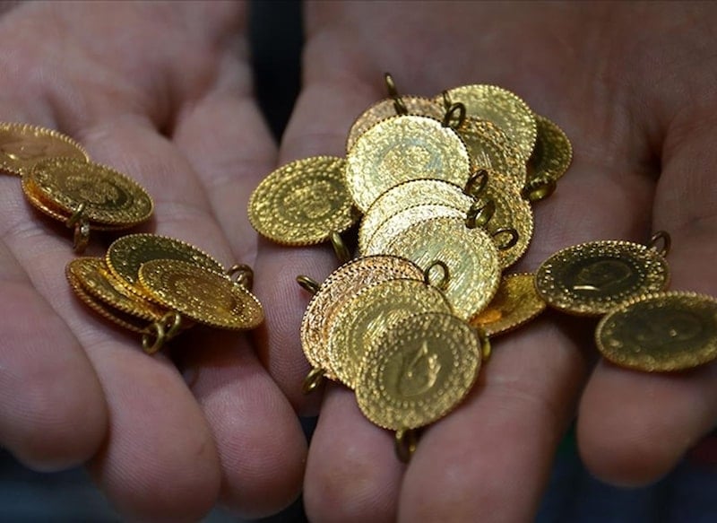 Altın fiyatları geri çekildi, uzmanlar yatırımcıları sakin kalmaları yönünde uyarıyor