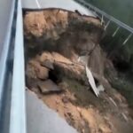 Antalya'da Heyelan Nedeniyle Kara Yolunda 10 Metrelik Göçük Oluştu