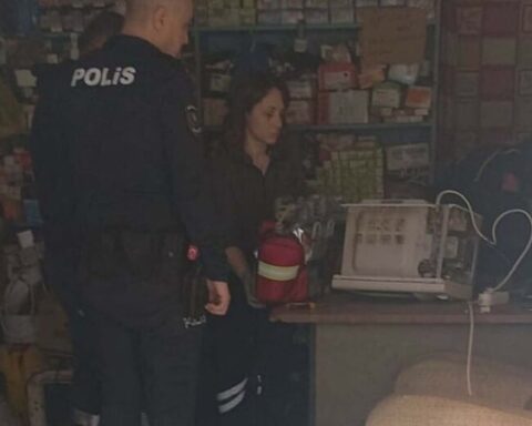 Aydın'da Elektrikçi, Mikrodalga Fırınını Tamir Ederken Akıma Kapılarak Hayatını Kaybetti
