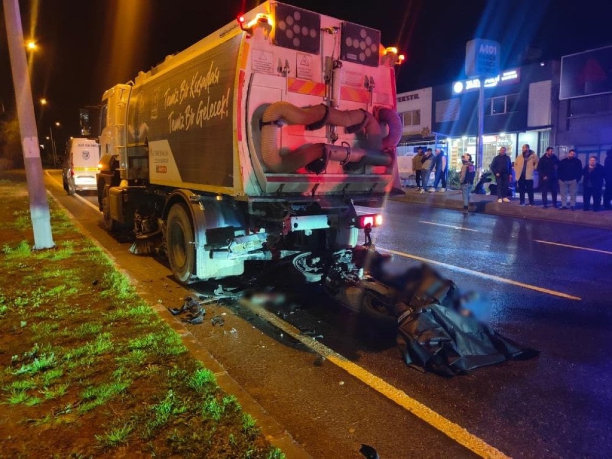 Aydın'da Motosiklet Kamyona Çarptı, Sürücü Hayatını Kaybetti