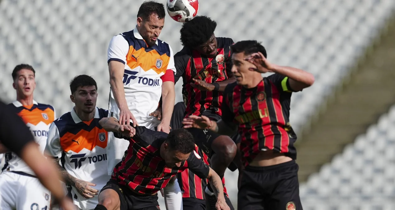 Başakşehir, Olimpiyat Stadı'nda Fatih Karagümrük'ü 4-1 yenerek rahat bir galibiyet aldı