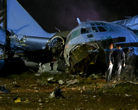Bolivya'da Askeri Uçak Kazasında 15 Kişi Hayatını Kaybetti