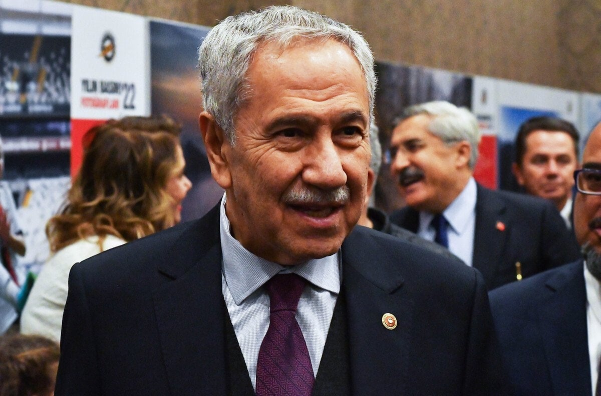 Bülent Arınç: Toplum dini değerlerden uzaklaşıyor