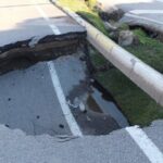 Burhaniye'de Aşırı Yağış Sonrası Kanalizasyon Çökmesi İnşaat Alanlarını Su Bastı