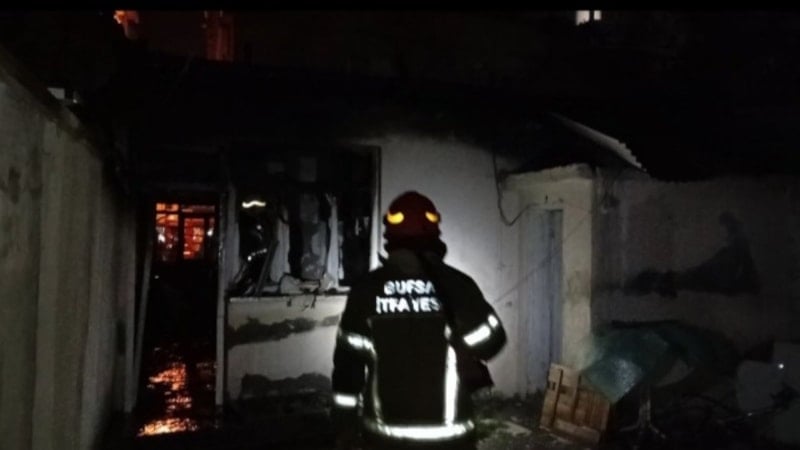 Bursa'da Tek Katlı Evde Yangın Çıktı, Maddi Hasar Oluştu