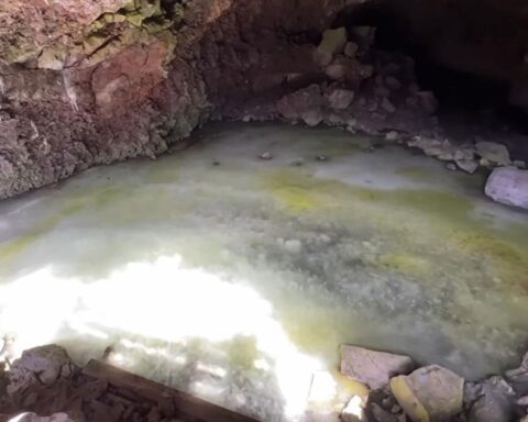 Buz Mağarası: 3 Bin Yıldır Donmuş Ekosistem ve Jeolojik Zaman Kapsülü