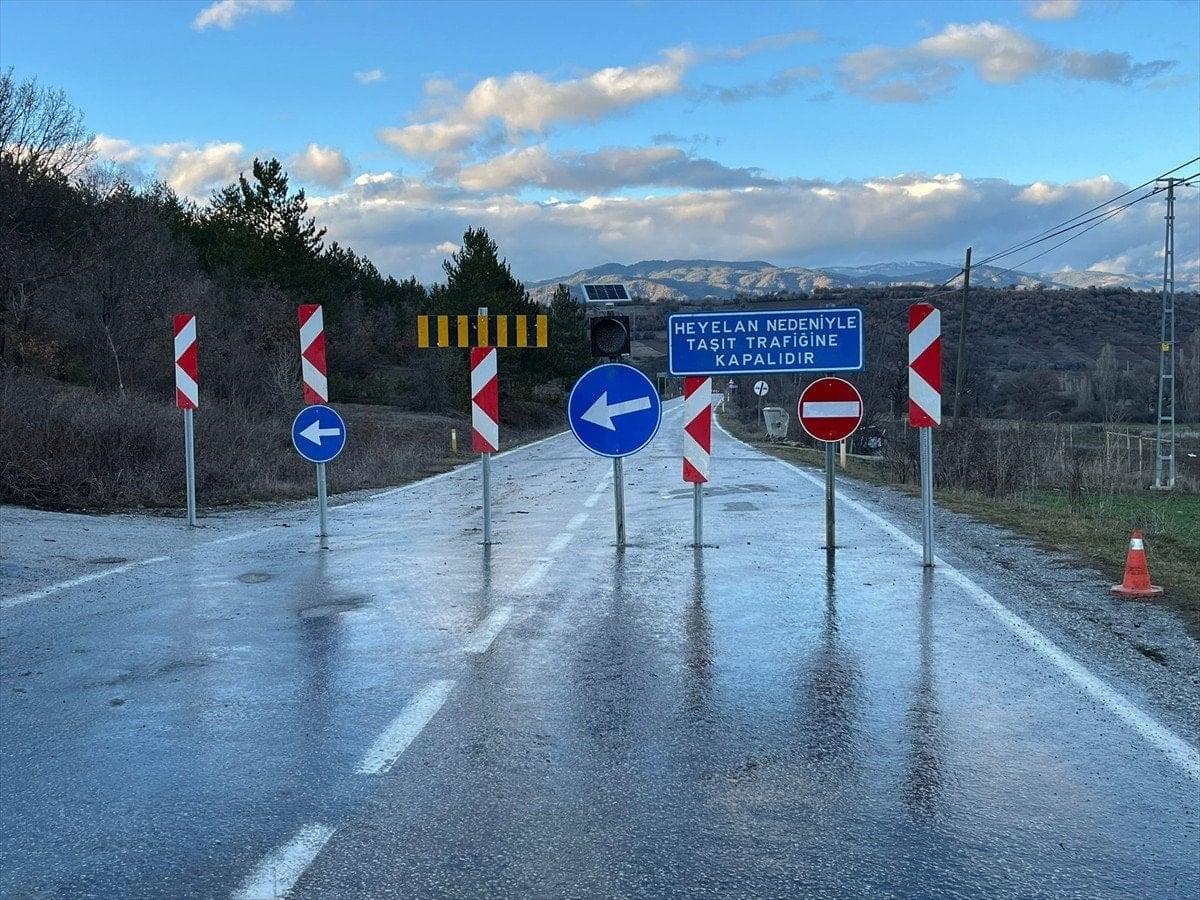 Çorum'da Yoğun Yağışlar Sonucu Köprü Ulaşımına Kapandı