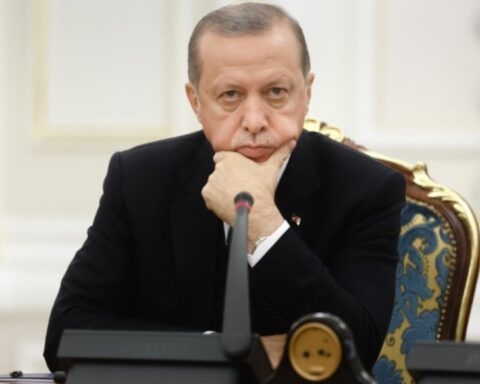 Cumhurbaşkanlığı maaş ödeneği bütçeden çıkarıldı, halk bilgiye erişemedi