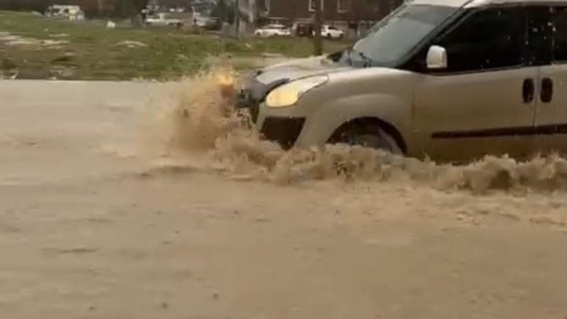 Edirne'de fırtına ve sağanak yağış, yaşamı olumsuz etkiledi