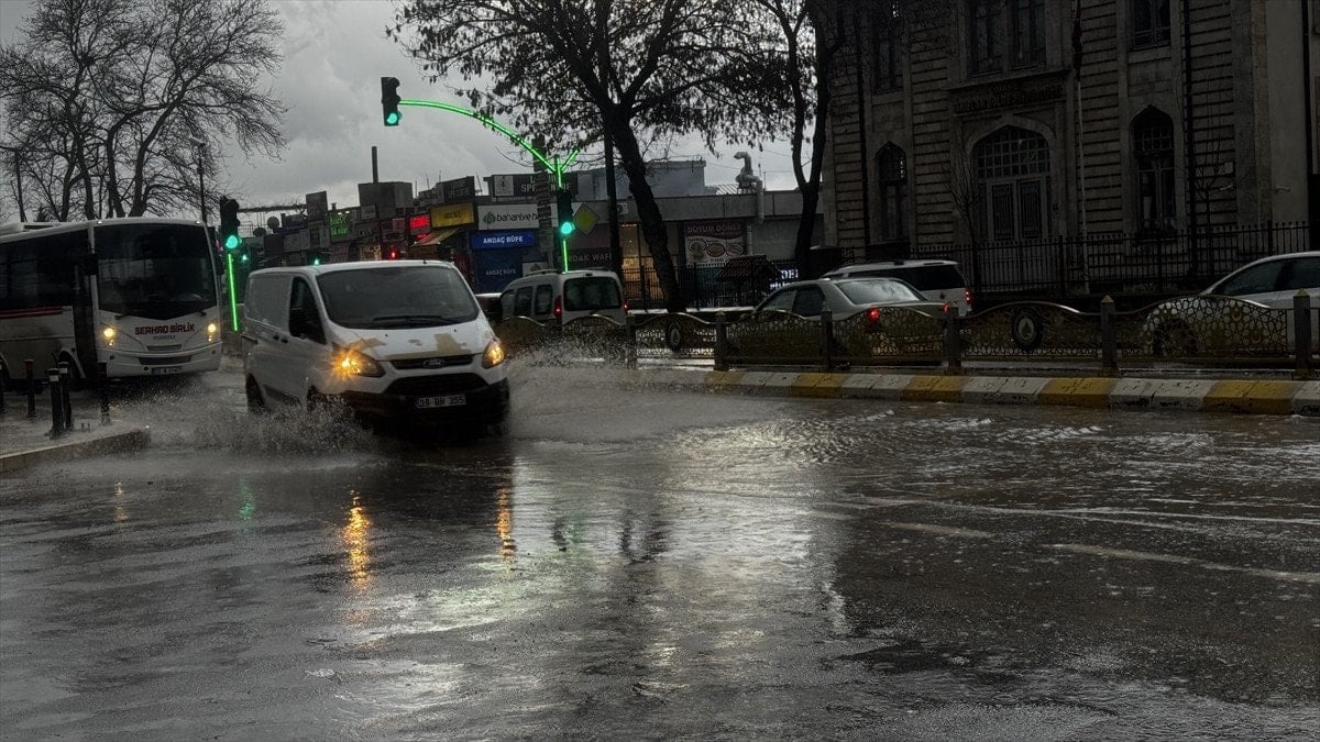 Edirne'de Sağanak Yağış Hayatı Olumsuz Etkiliyor