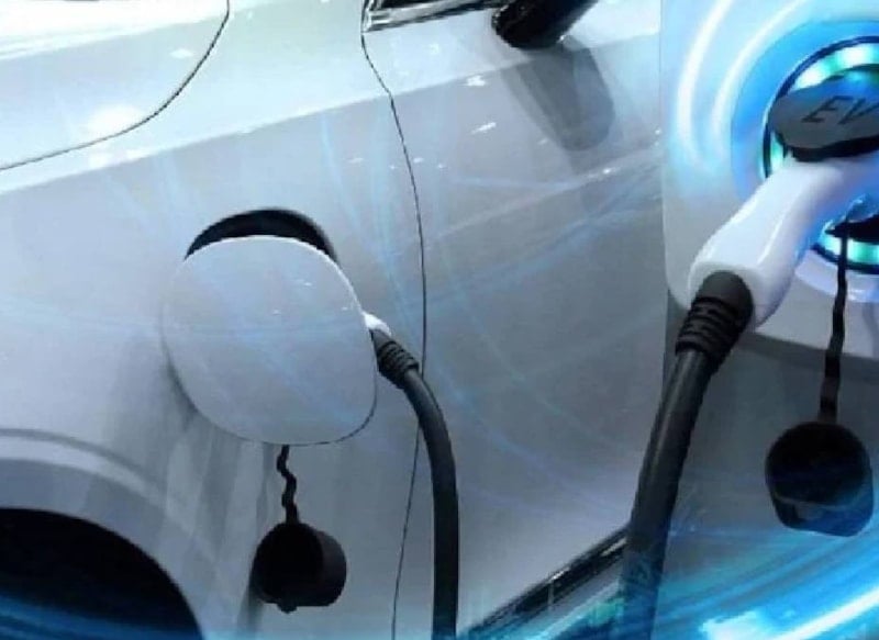 Elektrikli araç geçişinde frene basılması devleri zor durumda bıraktı