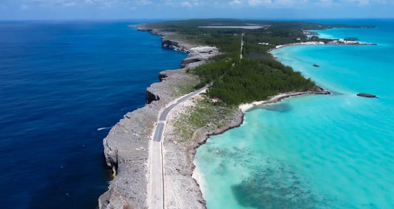 Eleuthera Adası'ndaki Glass Window Köprüsü, İki Okyanusu Ayırmaya Devam Ediyor