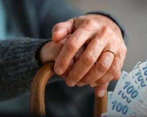 Emekliler İktidarın En Büyük Rakibi Oluyor, Kapsamlı Reform Çağrısı Yapıldı