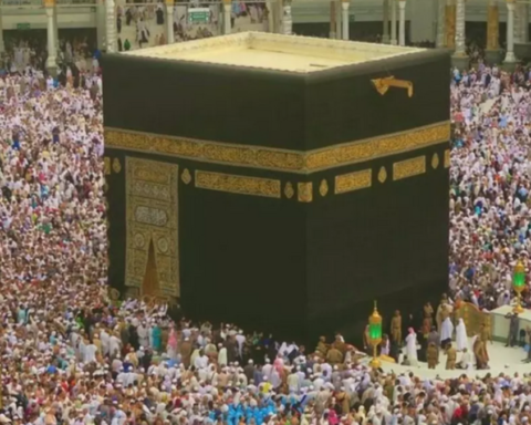 Epstein'e Kabe örtüsünden parçalar gönderildiği belgelerde yer aldı